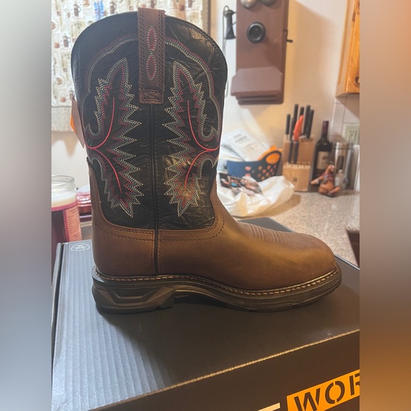 New! Ariat work boots composite toe size 9 EE Wide $250 - Picture 1 of 4